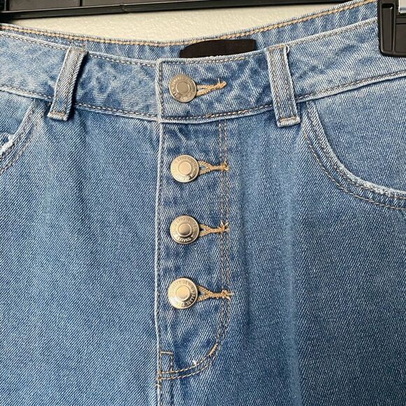NWOT Vero Moda Denim button fly Jean Shorts M - Picture 3 of 8
